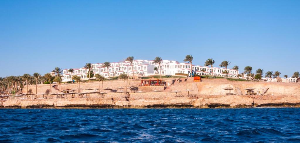 Coral Beach Rotana Resort Tiran