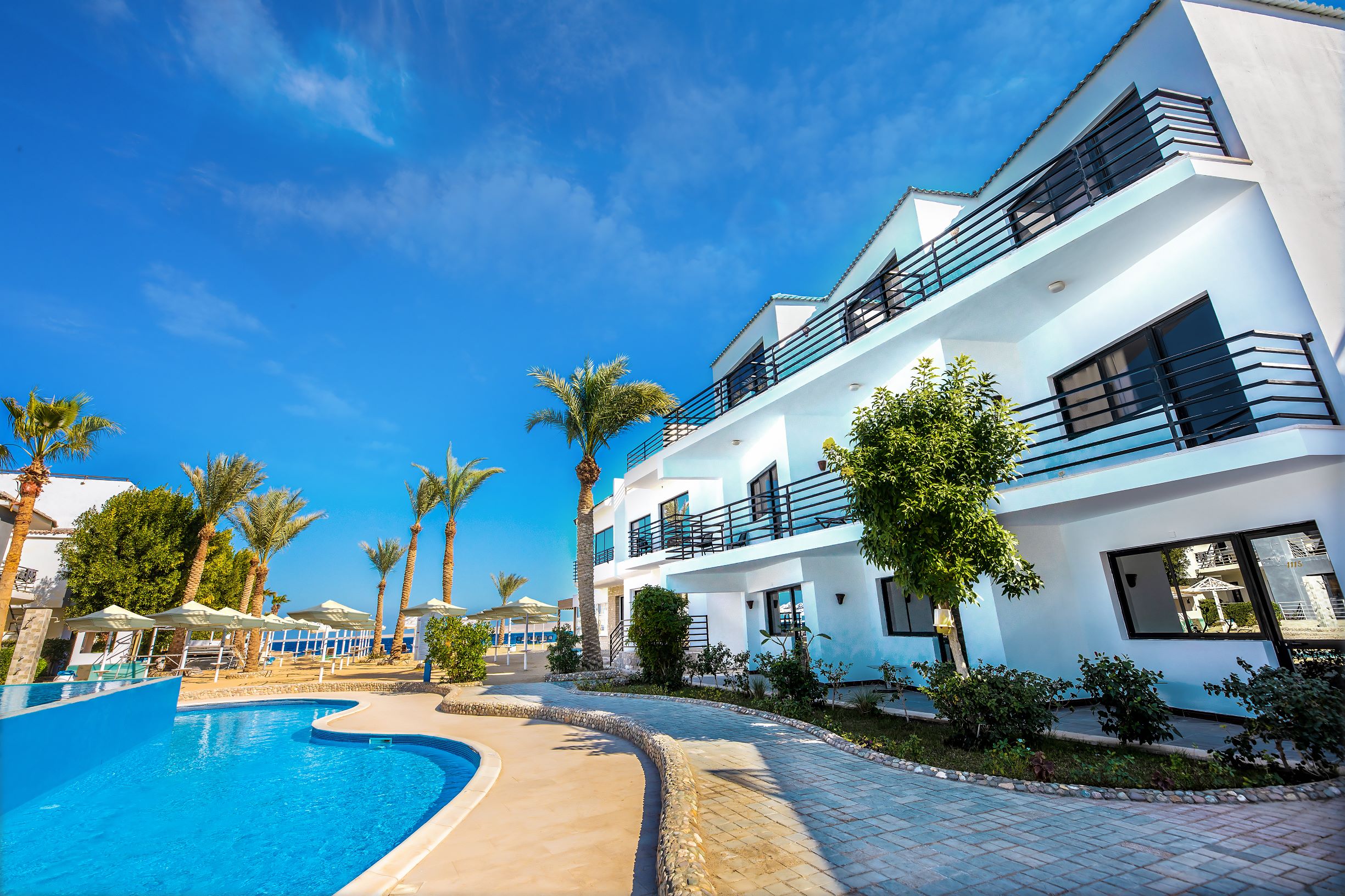 La Rosa Waves Resort